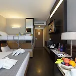 Western Premier Chc Airport Otel 4*