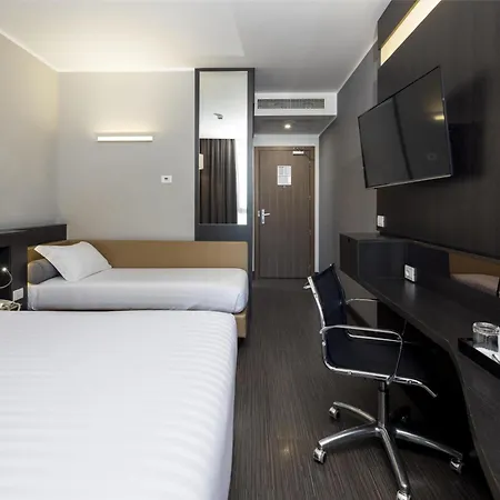 Hotel Western Premier Chc Airport 4*