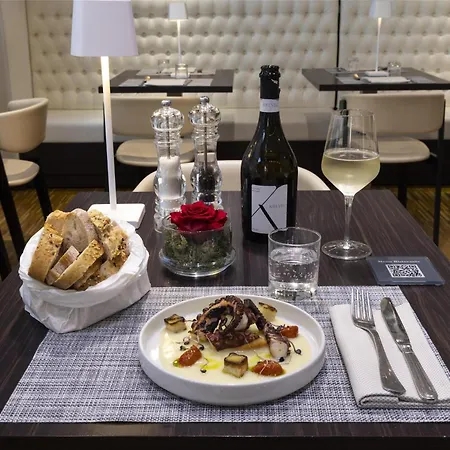 Western Premier Chc Airport Szálloda 4*
