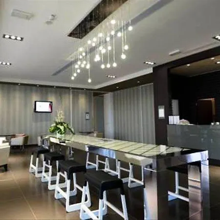 Western Premier Chc Airport Генуя
