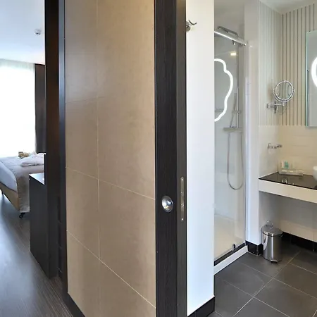 Western Premier Chc Airport Szálloda 4*