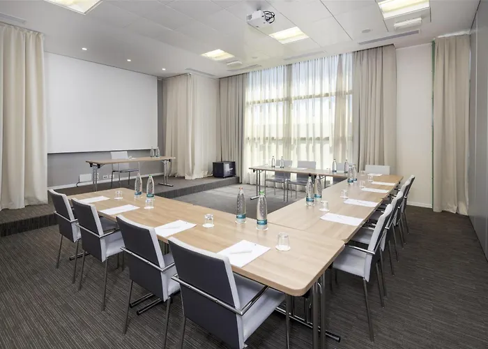 Western Premier Chc Airport 4* Genua
