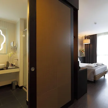 Hotel Western Premier Chc Airport 4*