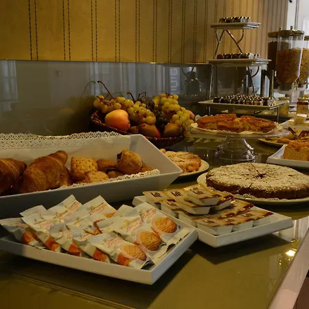 Hotel Western Premier Chc Airport 4*
