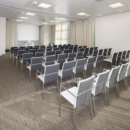 Western Premier Chc Airport Hotel