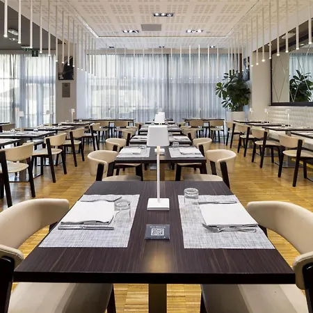 Hotel Western Premier Chc Airport