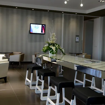 Hotel Western Premier Chc Airport 4*