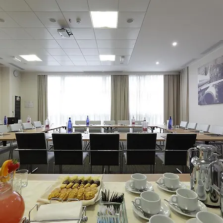 Hotel Western Premier Chc Airport 4*