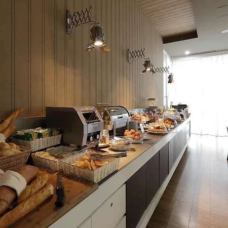 Hotel Western Premier Chc Airport 4*