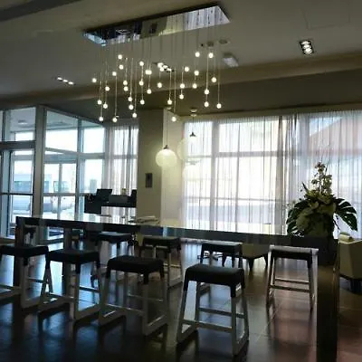 Отель Western Premier Chc Airport