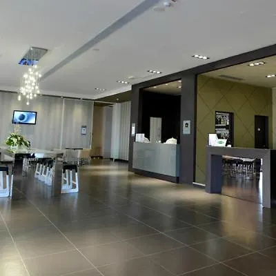 Western Premier Chc Airport Отель