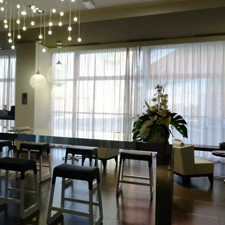 Western Premier Chc Airport Hotel 4*