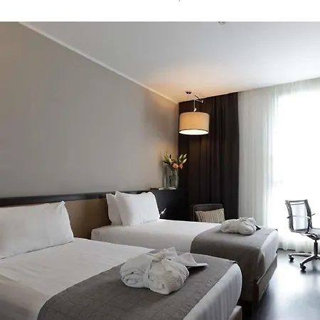 Hotel Western Premier Chc Airport 4*