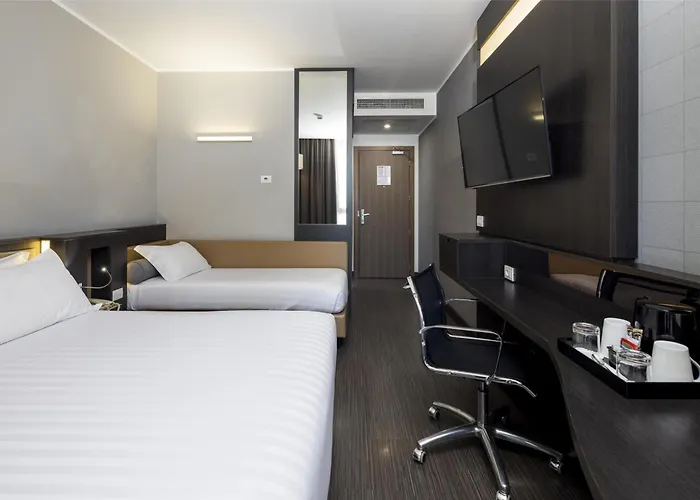 Hotel Western Premier Chc Airport 4*