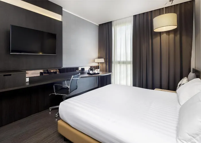 Hotel Western Premier Chc Airport