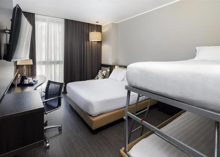 Hotel Western Premier Chc Airport 4*