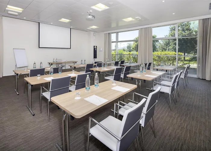 Western Premier Chc Airport 4*