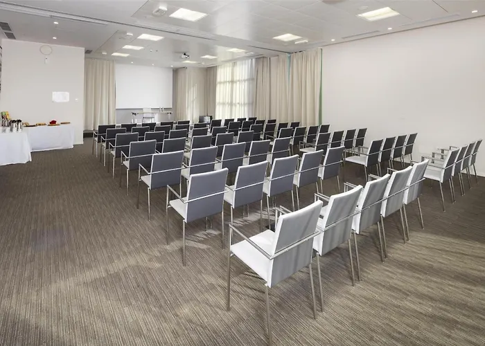 Western Premier Chc Airport Hotel