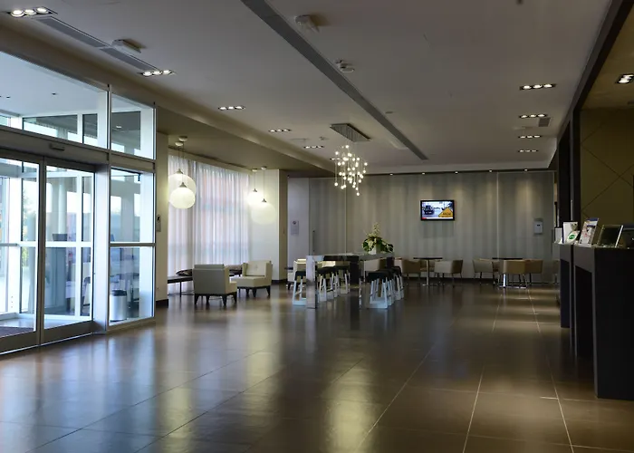 Western Premier Chc Airport Hotel 4*