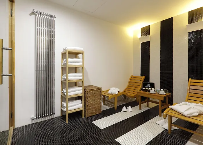 Hotel Western Premier Chc Airport 4*